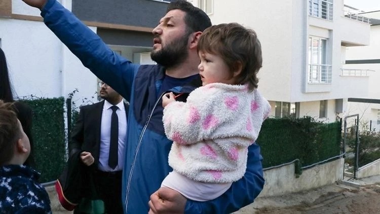 Baba ile 14 aylık bebeğinin darbedildiği olayda şüphelilerden pes dedirten ifade: Çocuğu fark etmedim 1 699f28855e6177e90cac8094
