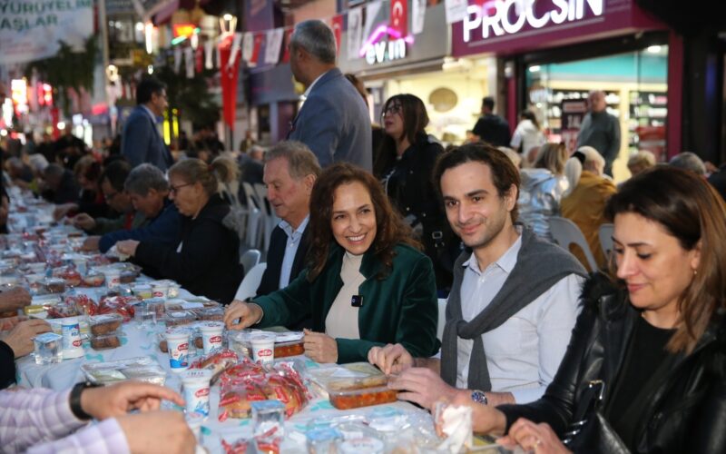 Karsiyaka Belediyesinden Iftar Dayanismasi