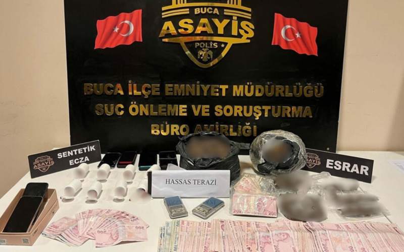 Buca’da yasaklı madde baskını: 8 gözaltı 1 Bucada Yasakli Madde Baskini RXkWcr