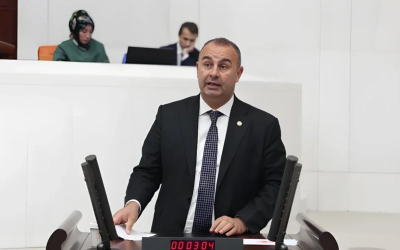 CHP’li Arslan’dan "Sahada Yoksunuz" eleştirilerine yanıt: Biz halkın içindeyiz! 1 Chp Izmir Milletvekili Ednan Arslan Q0bzEj
