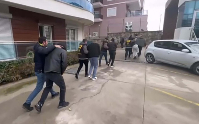 İzmir merkezli yasa dışı bahis operasyonunda 49 tutuklama 1 Is Insani 2026 02 25t192515499 6zteNq