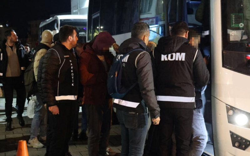 İzmir’de Buca Belediyesi’ne rüşvet soruşturması: 26 şüpheli adliyeye sevk edildi 1 Izmir Yagmur 5 2026 02 09t103359721 JDFCKz