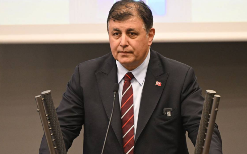 Başkan Tugay’dan körfez kirliliği tepkisi: Körfezimiz göz göre göre kirletiliyor 1 Izmir Yagmur 5 2026 02 09t104856307 EkGFvZ