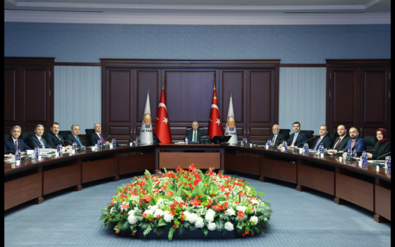 AK Parti MYK toplantısında belediyelerde personel alımına yeni düzenleme tartışıldı 1 Izmir Yagmur 5 51 4 E6Blsh