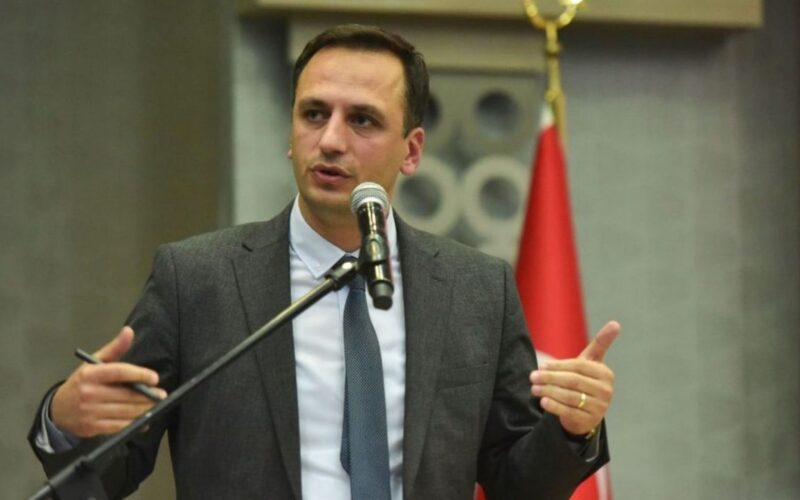 Izmirlilere Sorduk Bornova Belediye Baskani Omer Eskiden Memnun Musunuz2 QmMdVF