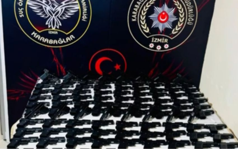 Karabağlar’da dev operasyon: 295 aranan şahıs yakalandı 1 Karabaglarda Dev Operasyon P0S0a9