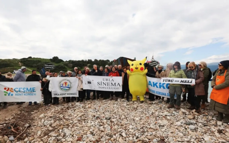 Urla Halki Hurda Gemiyi Ve Yat Limani Projesini Protesto Etmek Icin Sokaga Ciktii Wu8Nyh
