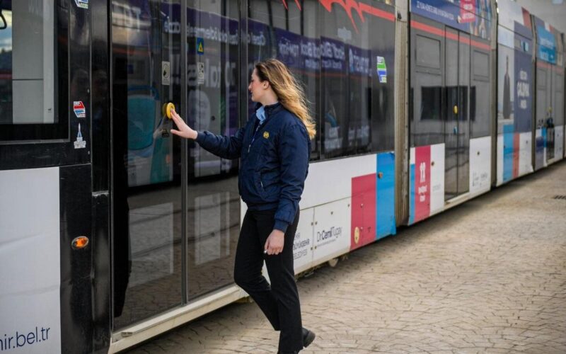 İzmir’in 29 kadın kahramanından biri: Simay Aytimur önyargıları raylarda kırıyor 1 06032026 85518 TT5dP5