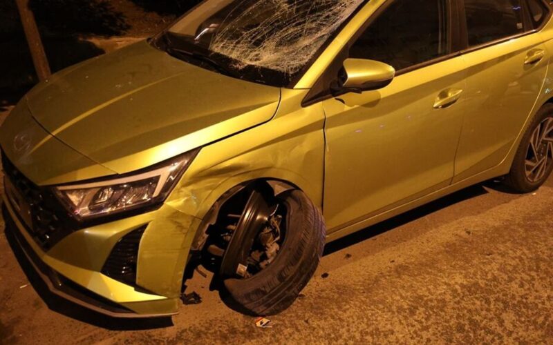 Karabağlar'da gece yarısı korkutan kaza: Otomobil, motosiklet ve 5 araca çarptı 1 1198203 O24UiS