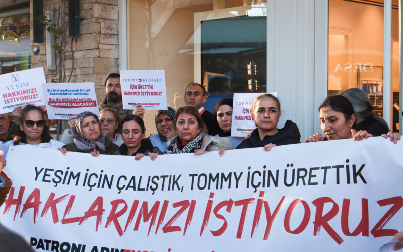 Atamay Tekstil İşçileri Mağaza önünde: “Dünyayı Dar Ederiz!” 1 Atamay Tekstil Iscileri Magaza Onunde 3 Scaled 1