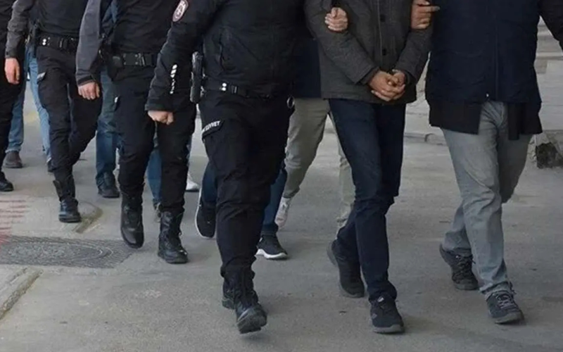 Konak’ta kesici aletli saldırı: Genç hayatını kaybetti, 5 kişi gözaltında 1 Adsiz Tasarim 2026 01 16t155120102 D7ujsA