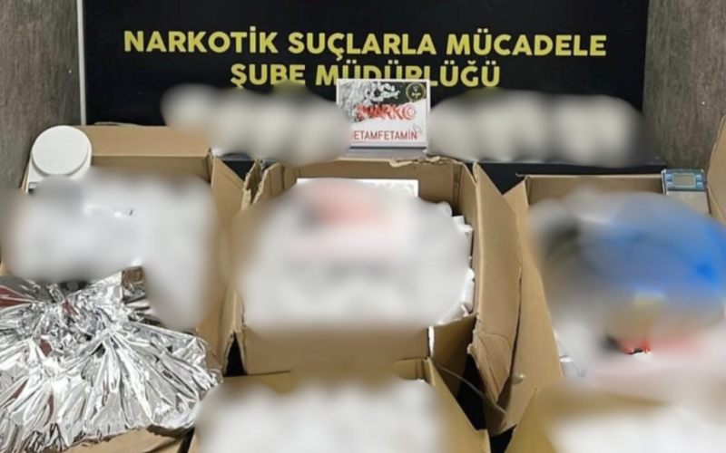 İzmir merkezli yasaklı madde operasyonu: Yüz binlerce sentetik ecza ele geçirildi 1 Adsiz Tasarim 2026 03 04t121900391 25UHZl