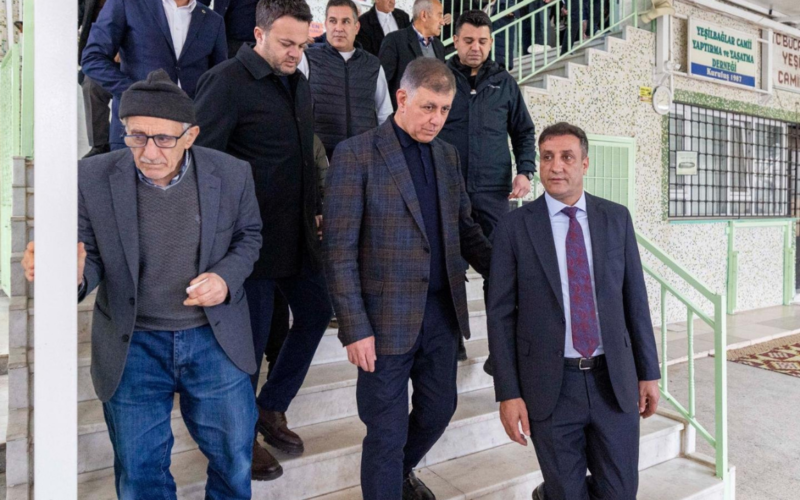Baskan Tugay Bayram Namazinda Bucalilarla Bulustu1 1UbBSp