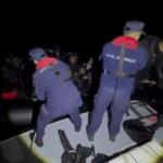 Cesme Aciklarinda 34 Duzensiz Gocmen Yakalandi ZlVvP8