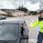 Cesme Otoyolunda Jandarmadan Anlamli Bayram Jesti1 EN2HDs