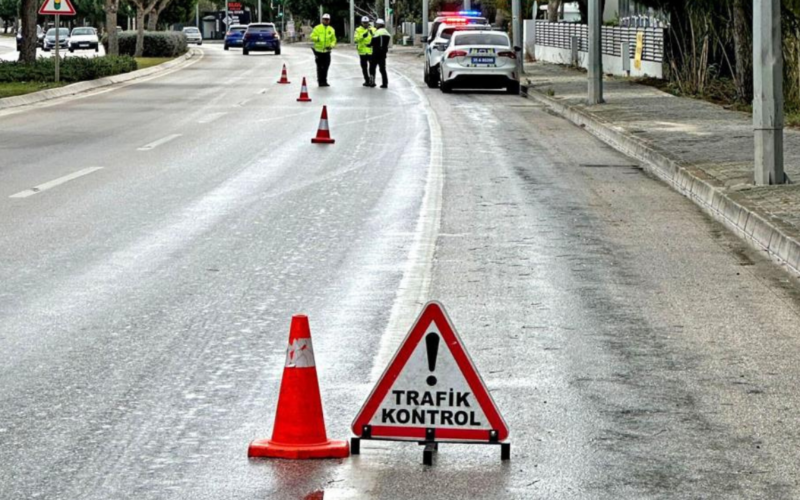 İzmir yollarında bayram trafiğine sıkı denetim: Kazaları önlemek için ekipler sahada 1 Cesmede Bayram Denetimleri Hiz Kazandi L4RVvI