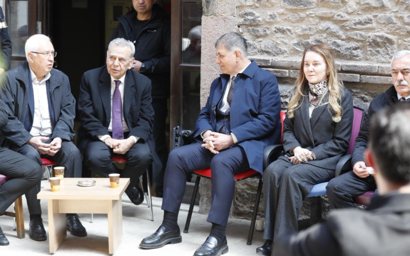 Meslek Fabrikası tartışmasında Kocaoğlundan Başkan Tugaya destek 1 Is Insani 2026 03 23t135803592 AaX9ek