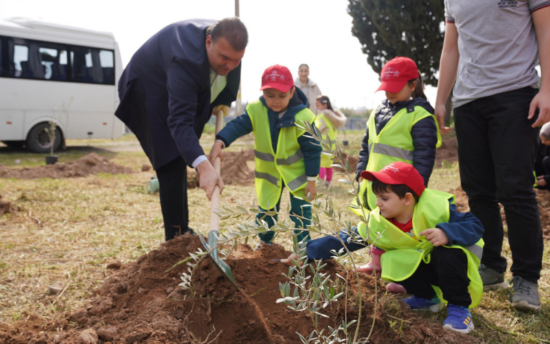 Seferihisar’da minik eller doğaya umut oldu 1 Is Insani 2026 03 25t164215578 LHWX7X