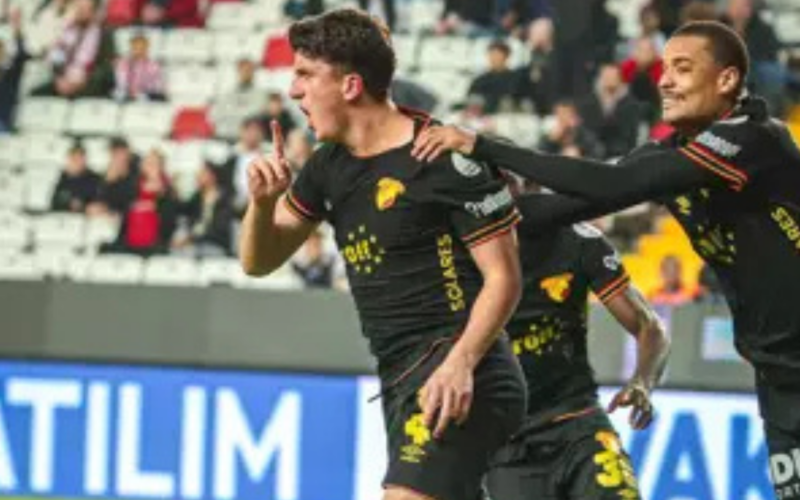 Göztepe’de Taha Altıkardeş kulübeye çekildi 1 Is Insani 2026 03 26t122725597 ZxQ9bb