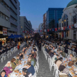 Izmir Buyuksehir Belediyesinin Iftar Sofrasi Kemeraltinda Kuruldu1 YbJVet