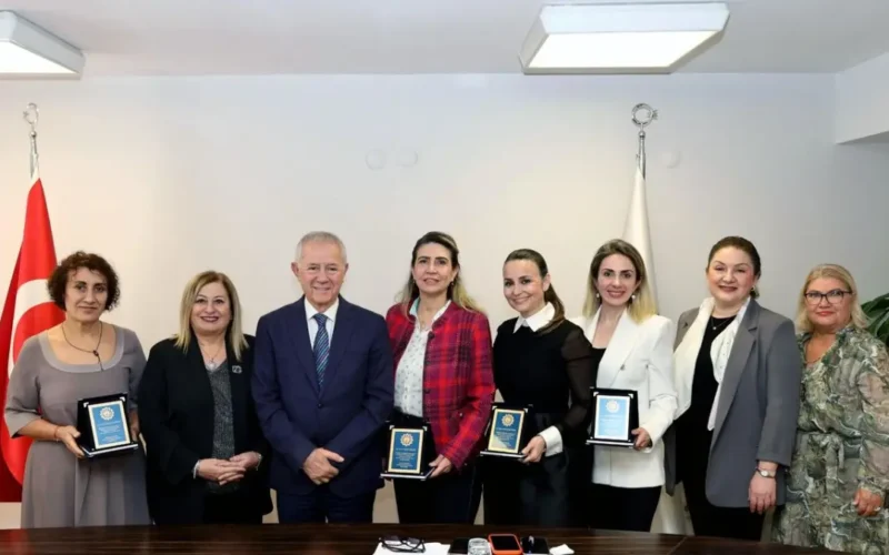 Izsiad Da Kadin Girisimcilerin Basari Hikayeleri Ve Toplumsal Rolu Masaya Yatirildi Large