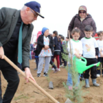 Odemiste Yangin Bolgesi Yeniden Yeseriyor Yuzlerce Fidan Toprakla Bulustu DuQIDn