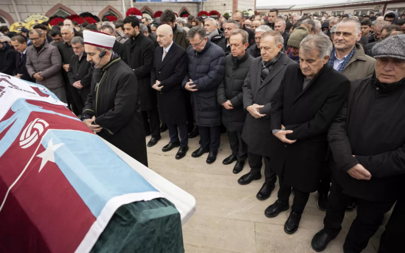 Trabzonspor’un acı kaybı: Orhan Kaynak son yolculuğuna uğurlandı 1 Orhan Kaynak Cenaze Toreni Ten3rg