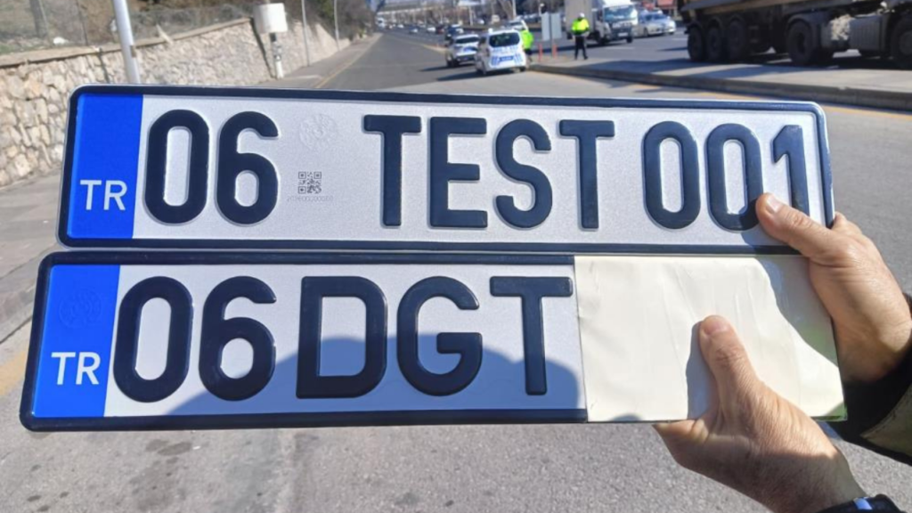 İzmir Son Dakika Haberleri 20 EGM açıkladı: APP ve standart plakalar arasındaki fark ne, sürücüler ne yapmalı?
