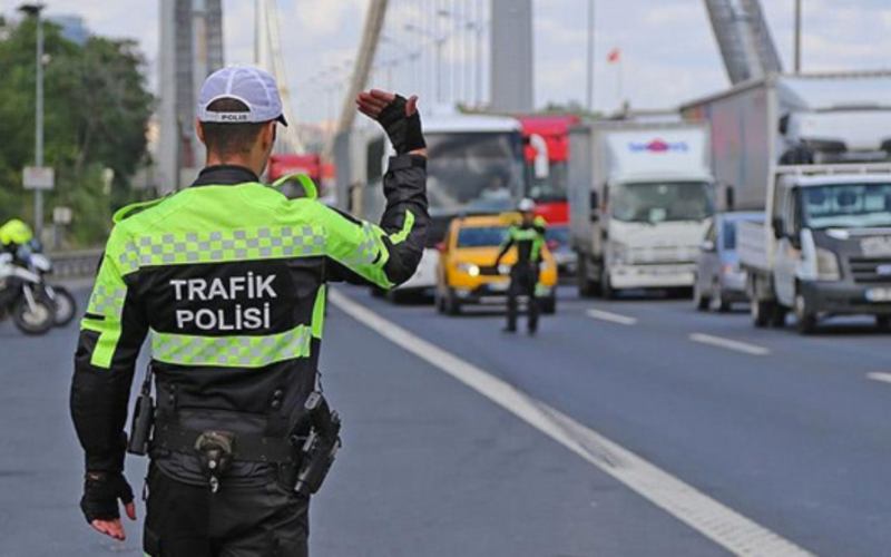 Trafik Polisi1 3SCaKe