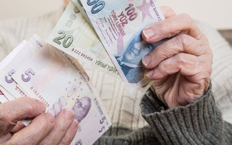 1200x627 Emekli Bayram Ikramiyesi Ne Kadar 2023 Kurban Bayrami Emekli Ikramiyesi Kac Tl Oldu Zam Geldi Mi Artti Mi 1687319321961 5otOJw