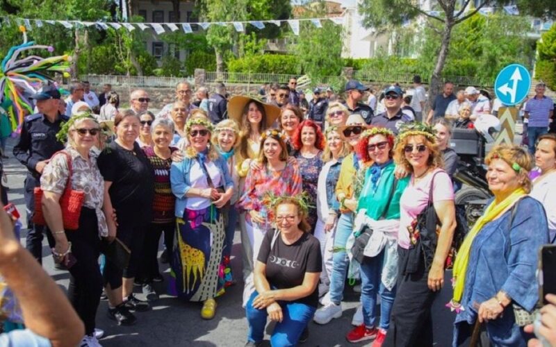 Alaçatı Ot Festivali’nde gastronomi şöleni başlıyor 1 15 Uluslararasi Alacati Ot Festivalinde Gastronomi Rekabeti Ve Lezzet Soleni Basliyor13 Alacati Ot Festivali Milyonlari Agirladi3 Tw5fO9