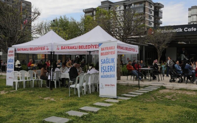 Bayraklı'da Sağlık Haftası seferberliği: Yüzlerce kişiye ücretsiz hizmet 1 Bayraklida Saglik Haftasinda Saglik Hizmeti Vatandasla Bulustu 2 6p7h9R