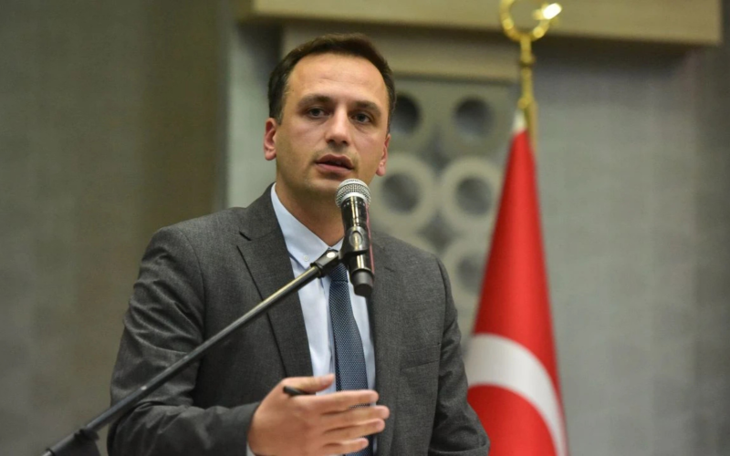 Bornova Belediye Baskani Omer Eski Sessizligini Bozdu1 E59BFs