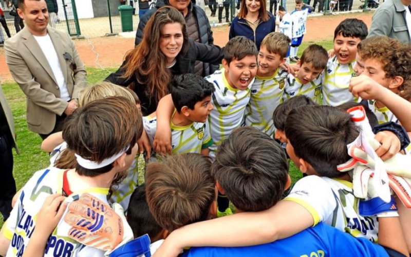 Cesmede U9 Futbol Festivali Coskusu FQm5VE