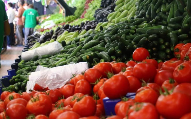 Ticaret Bakanlığı’ndan İzmir'de sebze ve meyve fiyatlarına denetim: Fahiş artışlar tespit edildi 1 Domates Salatalik 8cGQl5