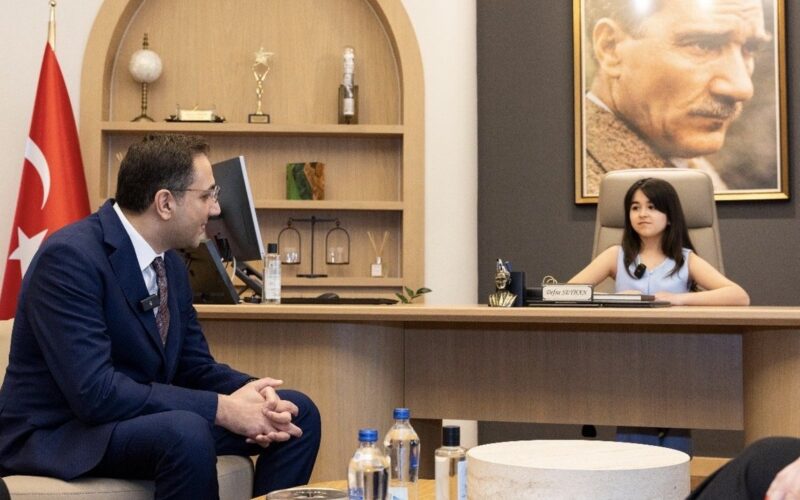 Balçova’da 23 Nisan geleneği: Başkanlık koltuğu Defne’ye emanet 1 I M G 1762 KKppIX