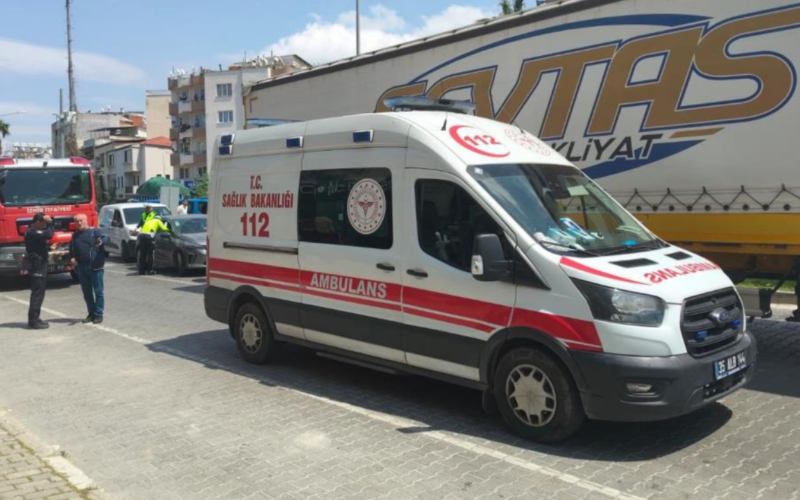 Selçuk'da feci kaza: Tırın çarptığı 80 yaşındaki kadın hayatını kaybetti 1 Ilkokul Onunde Feci Kaza XE6dxs