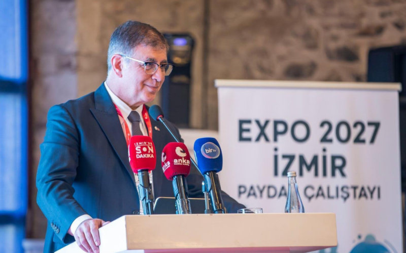 İzmir turizmde rotayı dünyaya çeviriyor 1 Is Insani 2026 04 15t101843897 AMcBuj