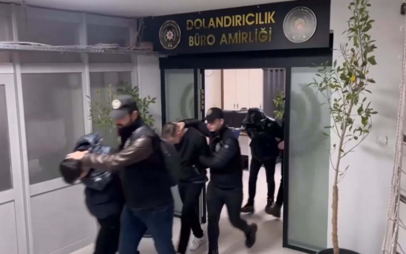 İzmir’in de yer aldığı 17 ilde dev operasyon: 2,1 milyar TL’lik dolandırıcılık ağı çökertildi 1 Is Insani 9 4 Rlrp2U