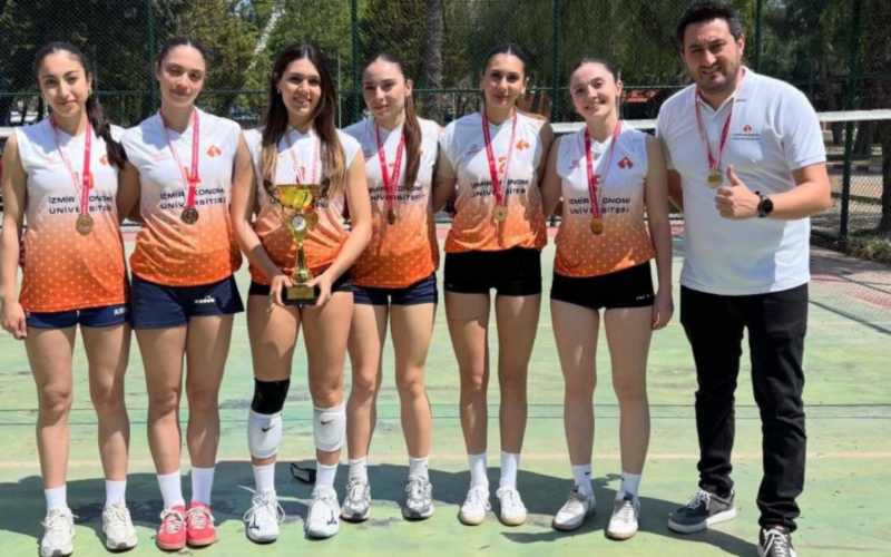 İzmir Ekonomi, denizde ve filede şampiyon 1 Izmir Ekonomi Denizde Ve Filede Sampiyon1 YWEIvz