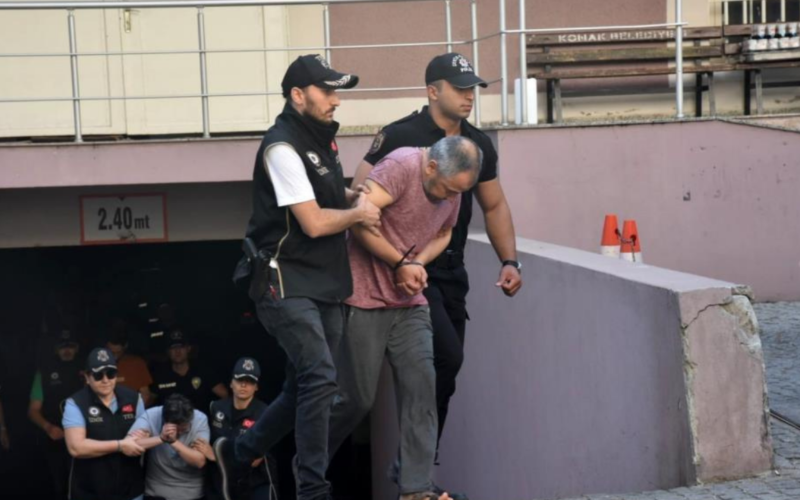 İzmir'de 3 polisin şehit olduğu saldırıda 13 sanık bugün hakim karşısına çıkıyor 1 Izmirde 3 Polisin Sehit Oldugu Saldirida 13 Sanik Bugun Hakim Karsisina Cikiyor1 Gpvs0q