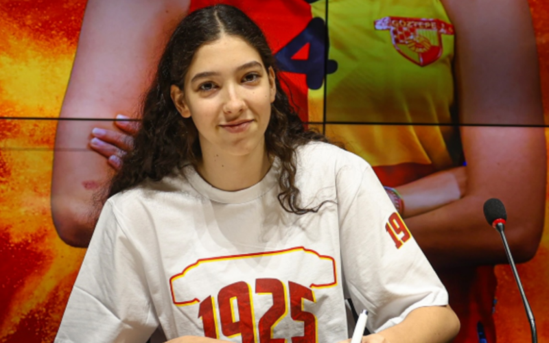 Melis Erdogan Xx6pWn