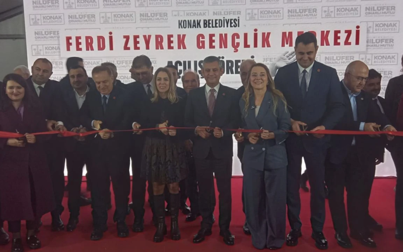 Özel’den İzmir’de kooperatif vurgusu: Anahtar teslim edilene kadar takipçisiyim 1 Ozgur Ozel Izmir Ferdi Zeyrek Acilis PN55lA