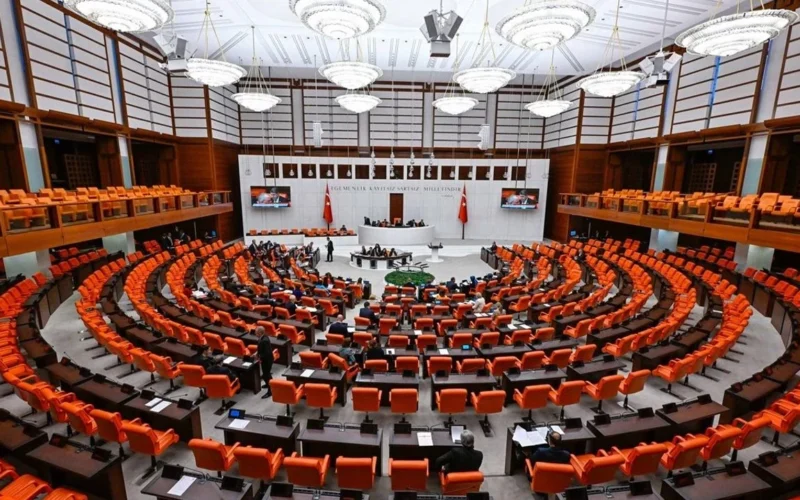 Okul saldırılarıyla ilgili TBMM'de komisyon kurulacak 1 Tbmm Genel Kurulu Meclis Baskanvekili Sirri Sureyya Onder Baskanliginda Toplandi 854297 NPgpLY