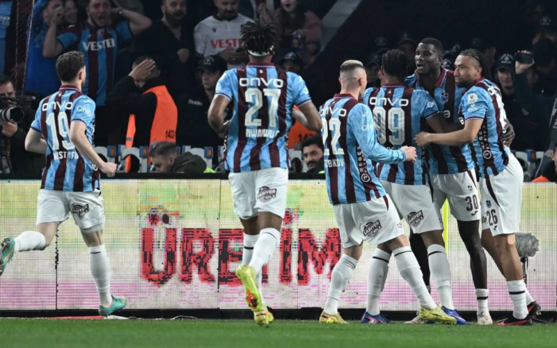 Trabzonspor Galatasarayi Evinde Uz HRnEDy