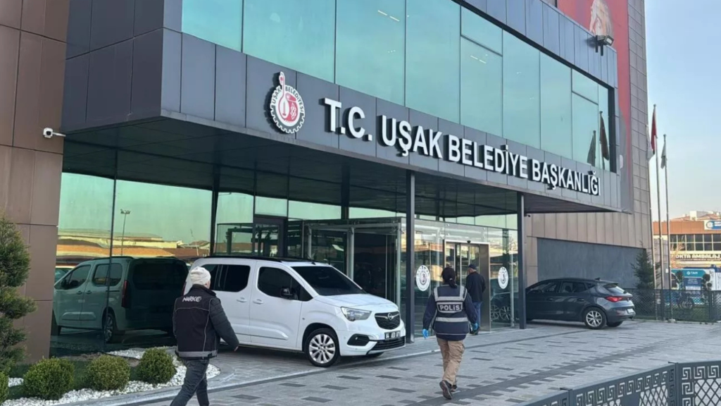 İzmir Son Dakika Haberleri 18 Uşak Belediyesi soruşturmasında ikinci dalga: 16 kişi tutuklandı