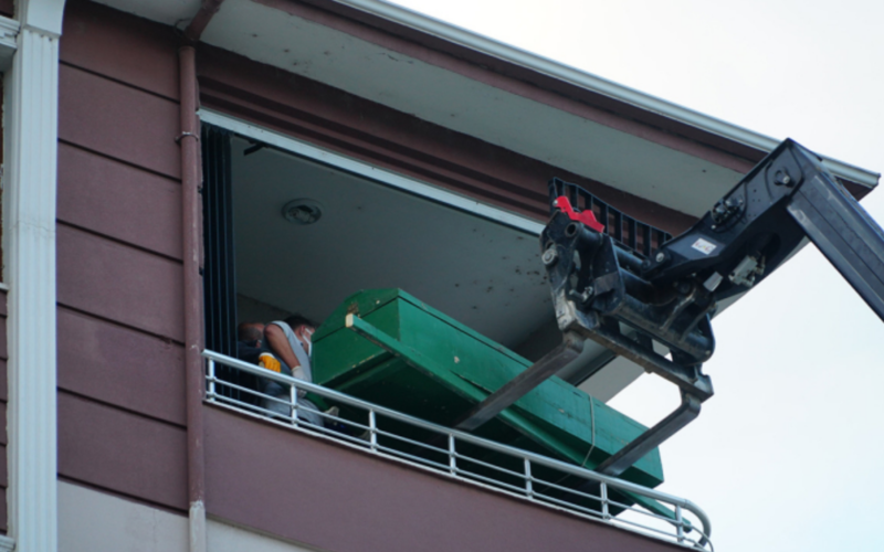 250 Kiloluk Cenaze Teleskopik Forkliftle Tasindi DXGSzh