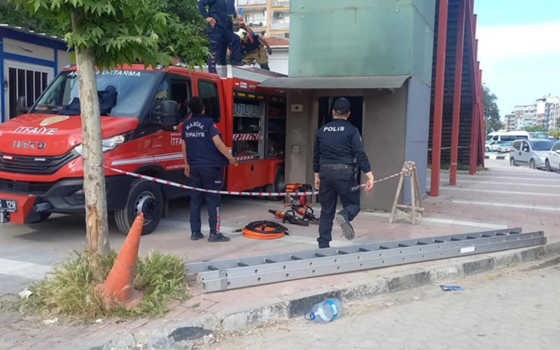 Asansor Ile Koruma Demirleri Arasinda Sikisti M9KPtm