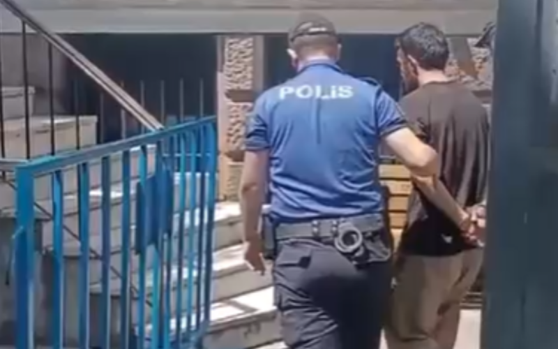 Konak’ta 26 yıl kesinleşmiş cezası bulunan hükümlü yakalandı 1 Asayis 23 Ya7sZF