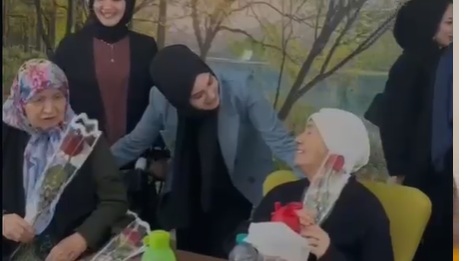 Anayol Partili Ayşegül Kaya’dan Anneler Günü’nde Yürek Isıtan Ziyaret 1 Aykakap